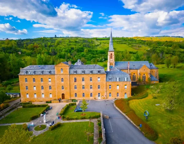 Chemin de St Jacques de Compostelle en Aveyron, hôtellerie de Malet sur le GR65®