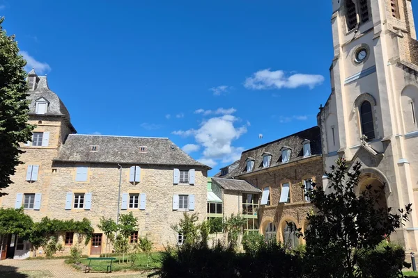 La terrasse du restaurant La Table d'Angèle au Couvent de Malet
